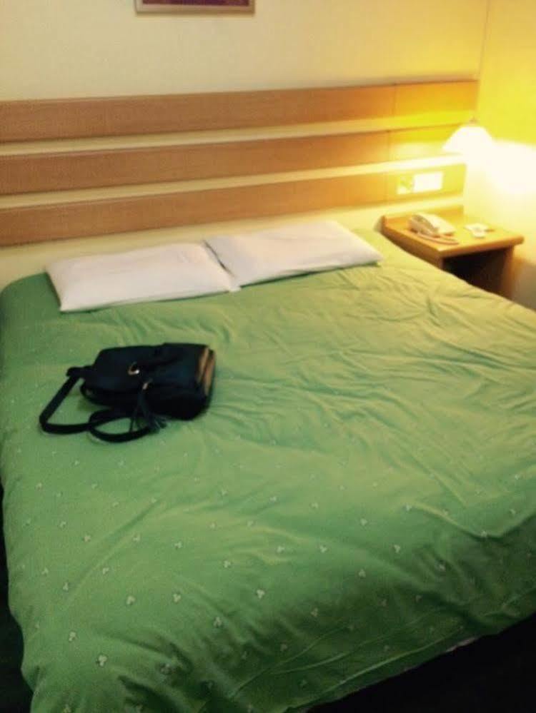 Home Inn Chongqing Jiangbei Airport Shuangfeng Road Bagian luar foto