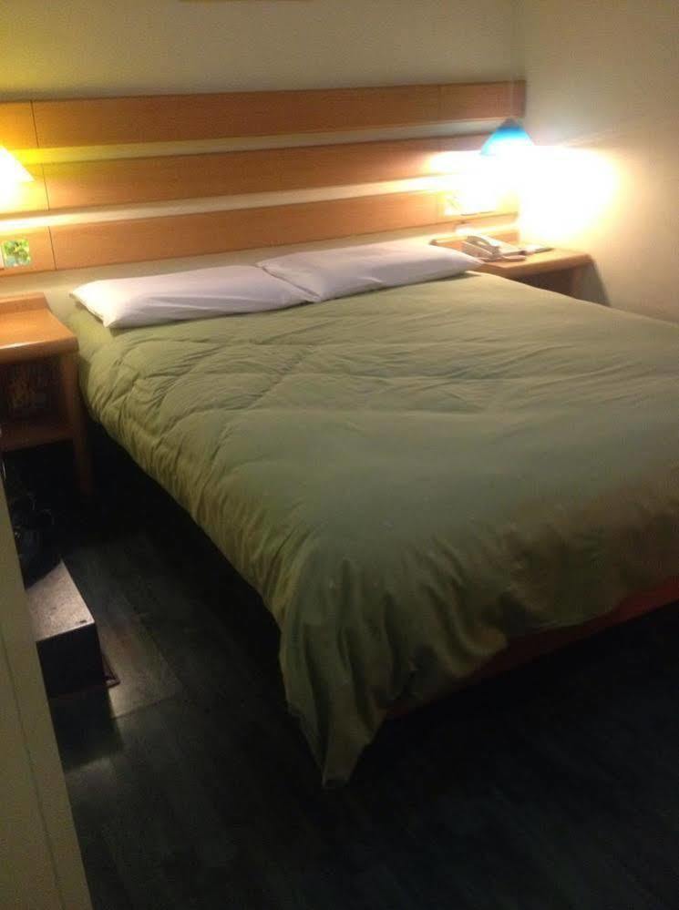 Home Inn Chongqing Jiangbei Airport Shuangfeng Road Bagian luar foto